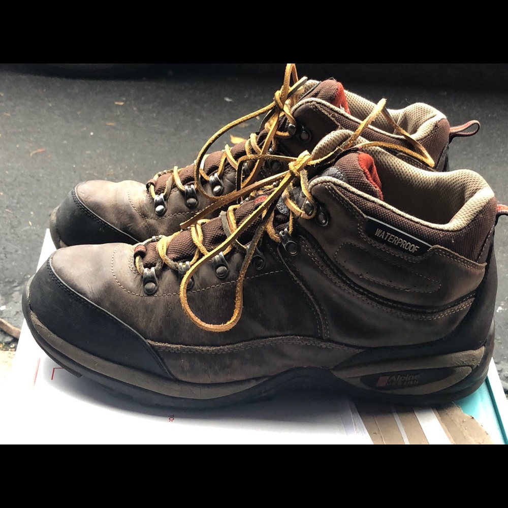 Alpine Design Men’s Brown Leather Hiking Boots
